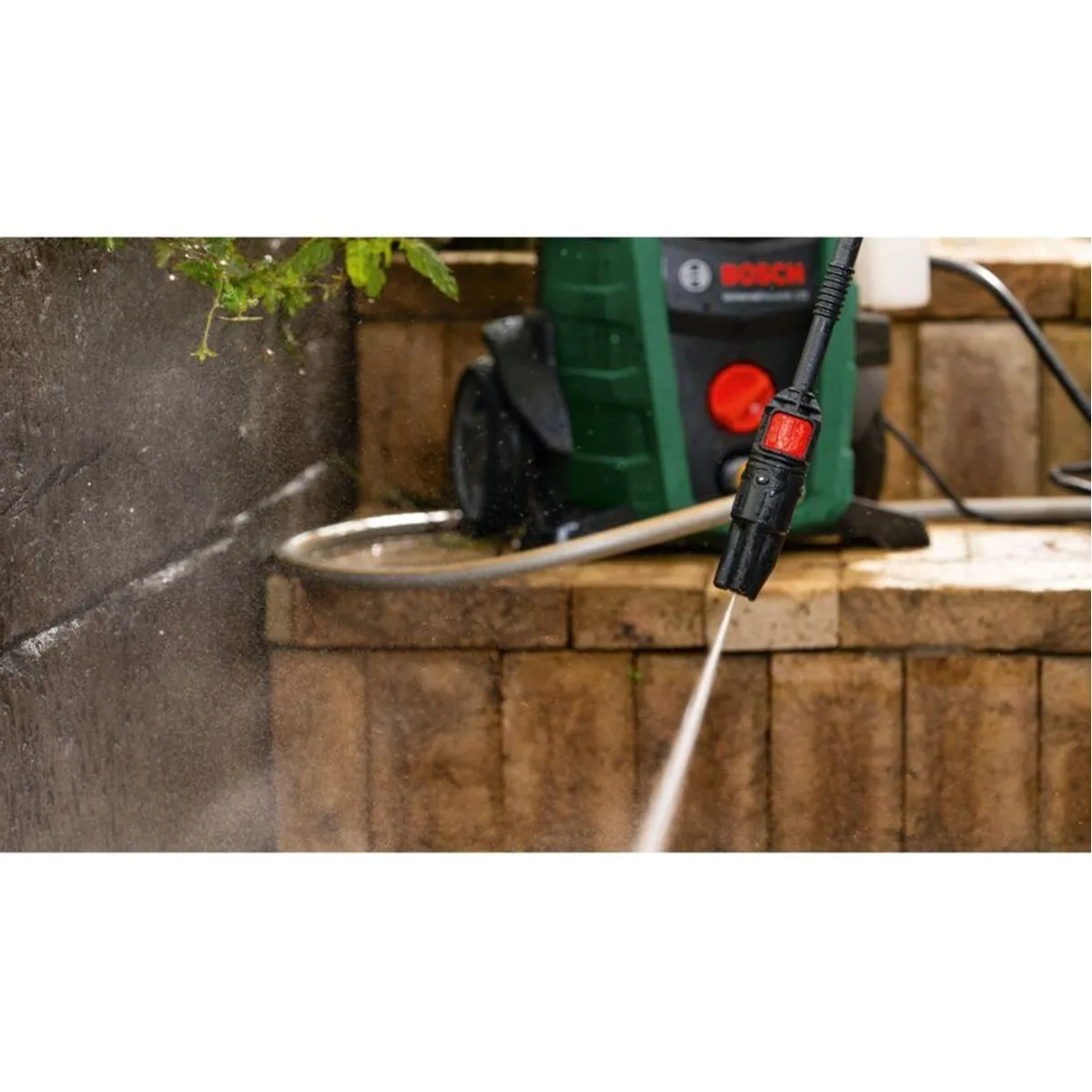 BOSCH UniversalAquatak 135 Hochdruckreiniger, 135 bar Druck, vielseitige 3-in-1-Düse 4