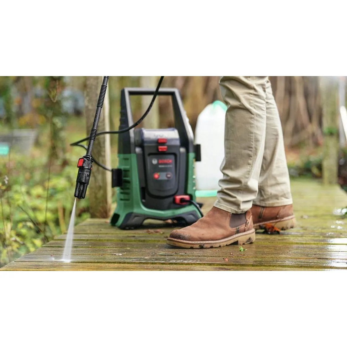BOSCH UniversalAquatak 36V-100 Akku-Druckreiniger, 100 bar Druck, Selbstansaugkit 5
