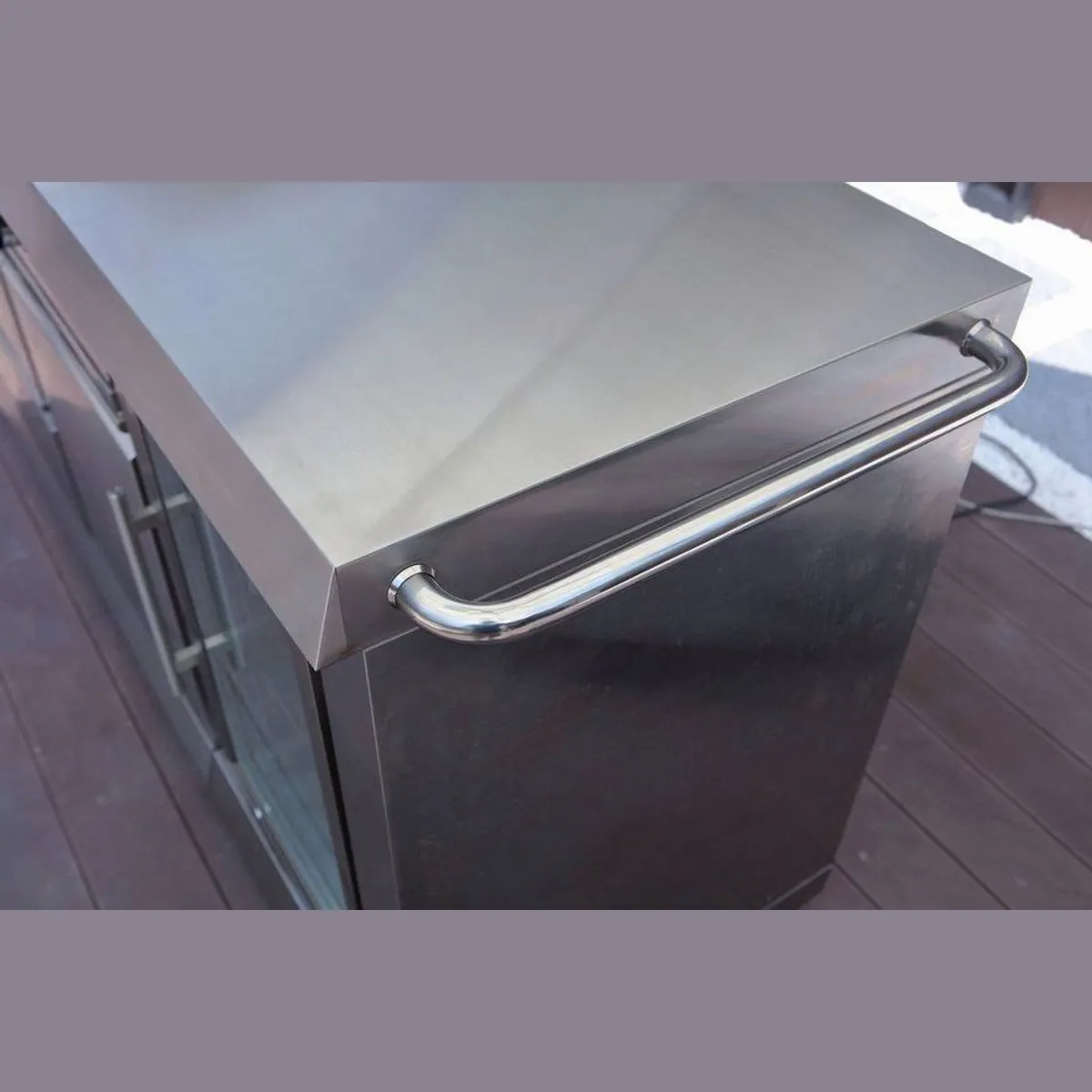 Buschbeck Oxford Outdoorküche mit Gasgrill, Kühlschrank und Spülbecken — Edelstahl, Sichtfenster, 4 Brenner 4
