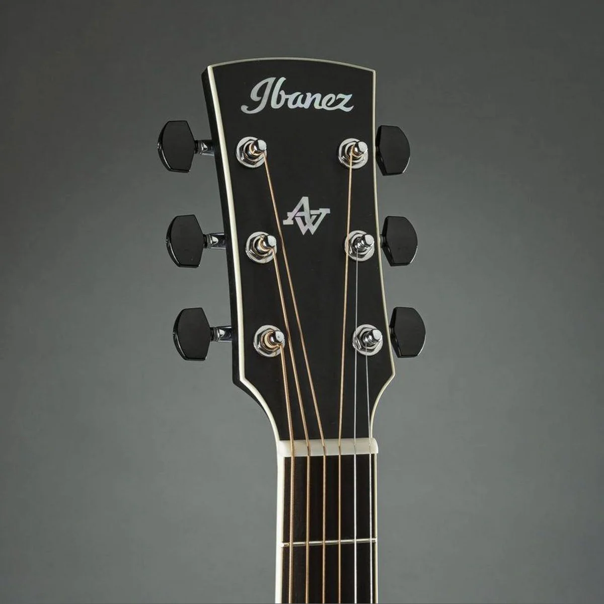Ibanez AW84CE-WK Westerngitarre, Massive Okoumedecke, Cutaway-Design 4