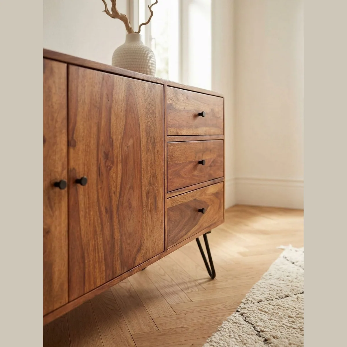 KADIMA DESIGN Kommode Sideboard, massives Holz, Landhaus-Stil — 3 Schubladen, 2 Türen, handgefertigt 4