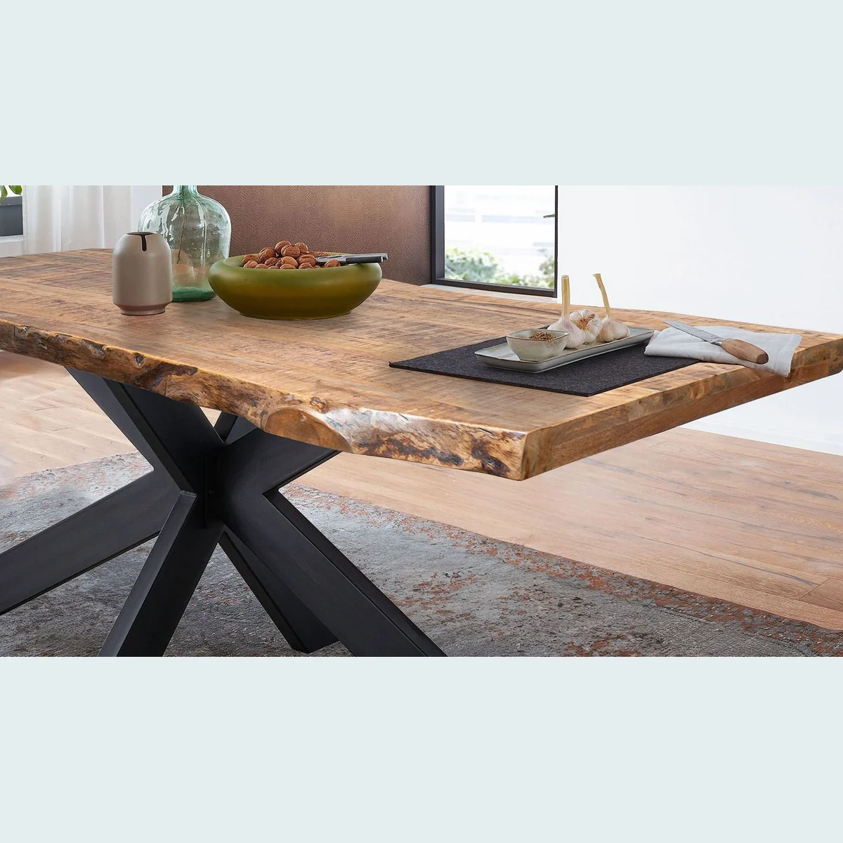 Massivart Baumkantentisch TIM, Massivholz Mangoholz, 55 mm Tischplatte, Spider X-Gestell schwarz 5