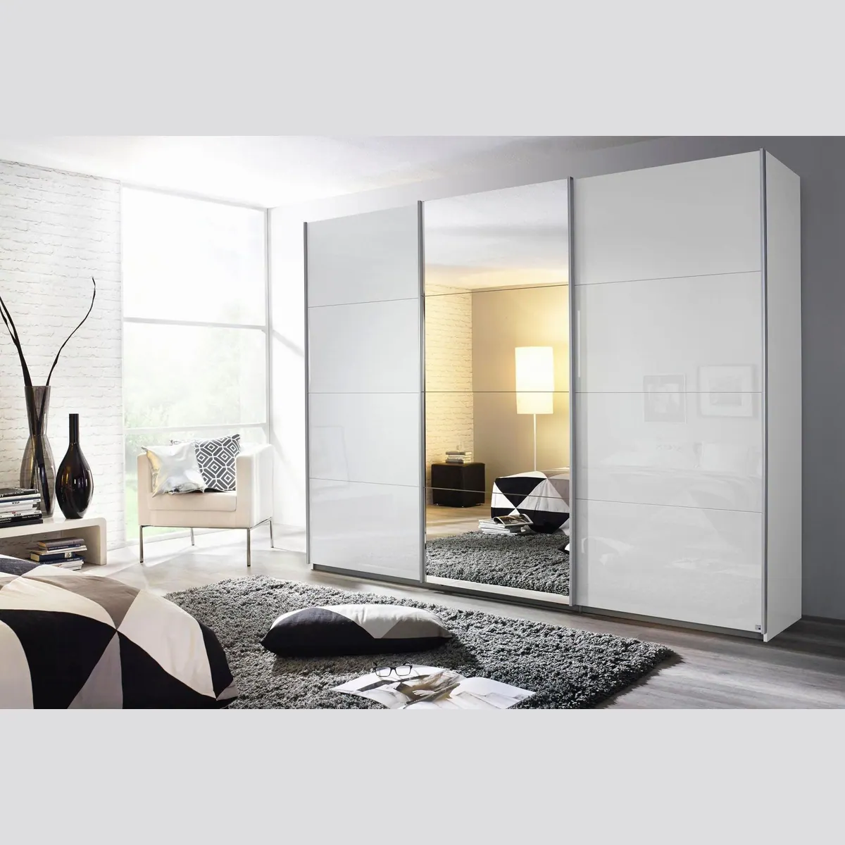 rauch Schwebetürenschrank Kulmbach, Hochglanz Weiß, inklusive Schubkästen — moderne Garderobe für Ihr Zuhause 2