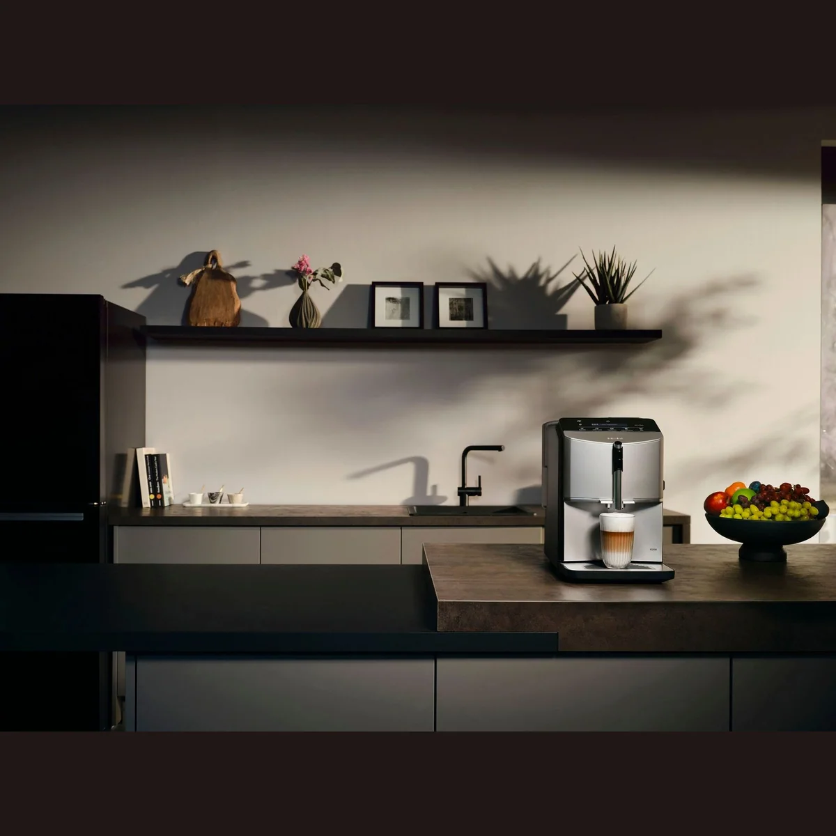 SIEMENS EQ.300 TF303E07 Kaffeevollautomat, OneTouch-Funktion & Keramikmahlwerk 3