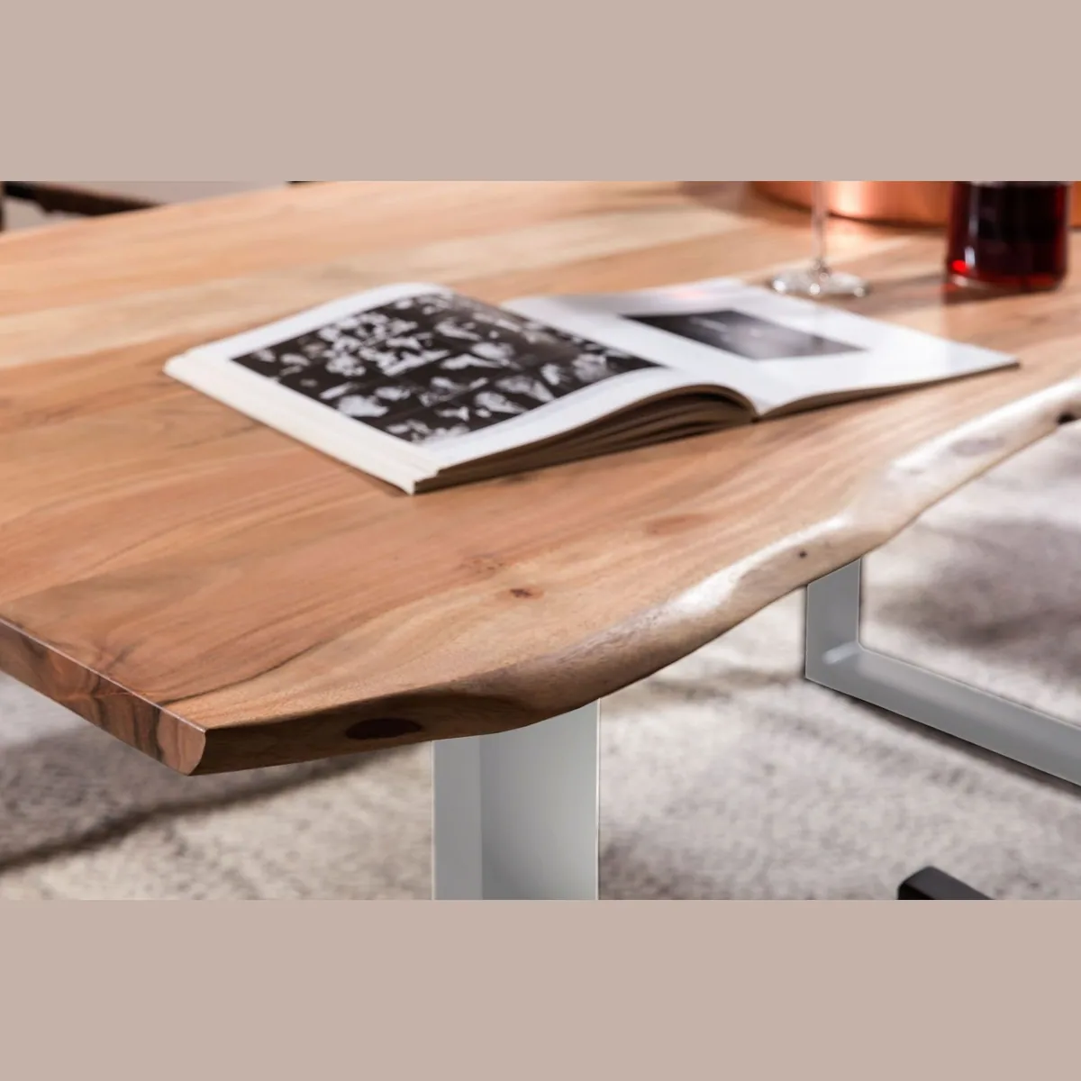 SIT Esstisch Sydney Wildeiche, rustikale Baumkante & elegantes Kufengestell 5