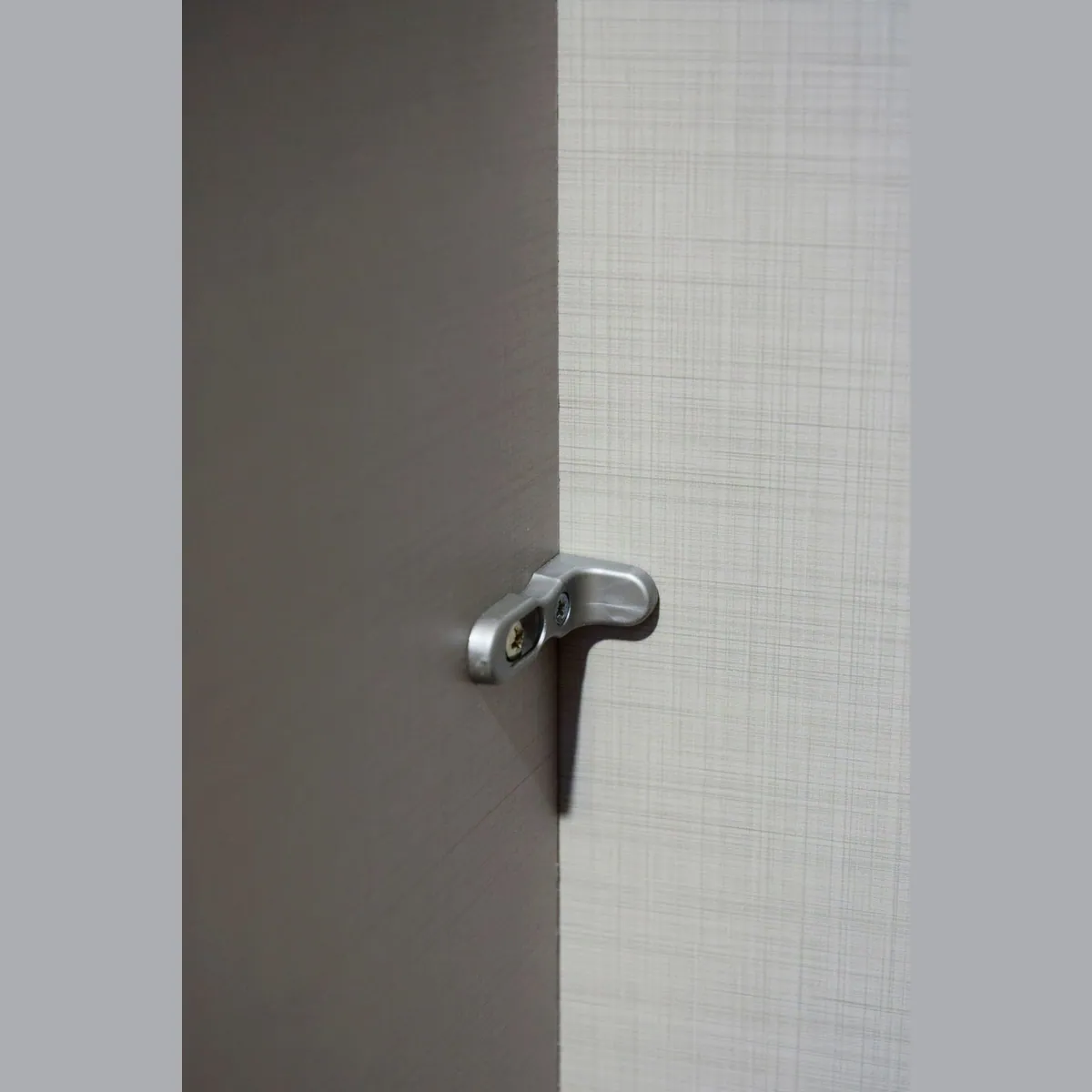 Wimex Ernesto Schwebetürenschrank, moderne Glastüren, elegantes Design, flexibler Stauraum 4