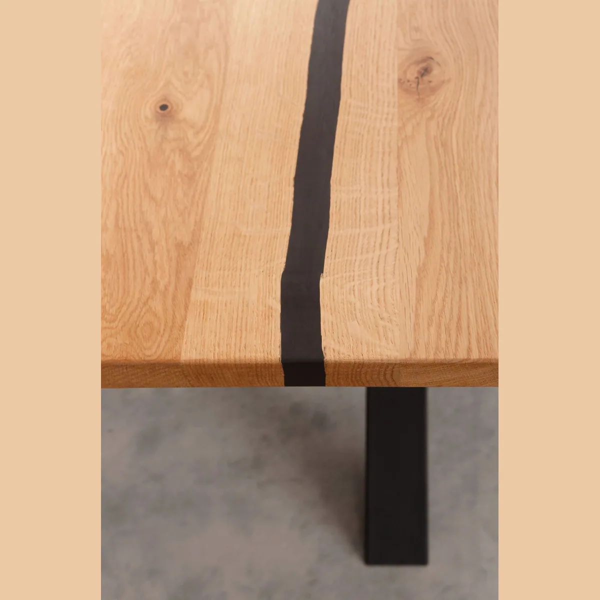 Woodroom Esstisch Gotha, Wildeiche massiv geölt, Kunstharz-Design 4