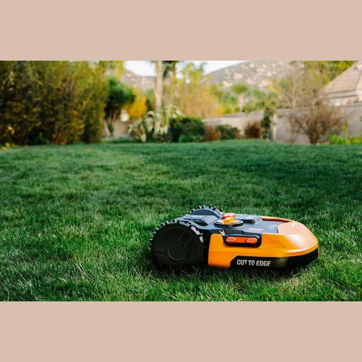 Worx Landroid M700 Plus, für Rasenflächen bis 700 m², 20V/4Ah, WiFi/Bluetooth 2
