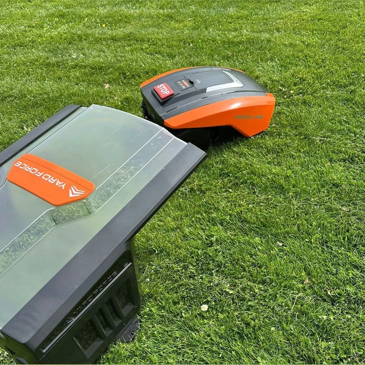 Yardforce EasyMow 260B Rasenmähroboter, Bluetooth-Steuerung, 30% Steigung, inklusive Garage 4
